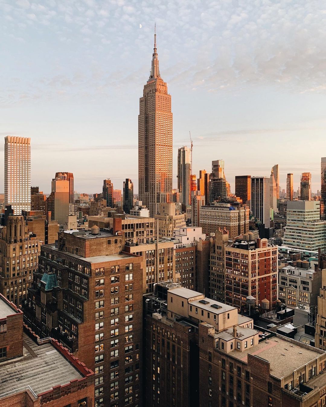 Empire State Building, Manhattan, Goldenes Licht, Backsteinbauten, Abend, Hintergrundbild fürs Tablet