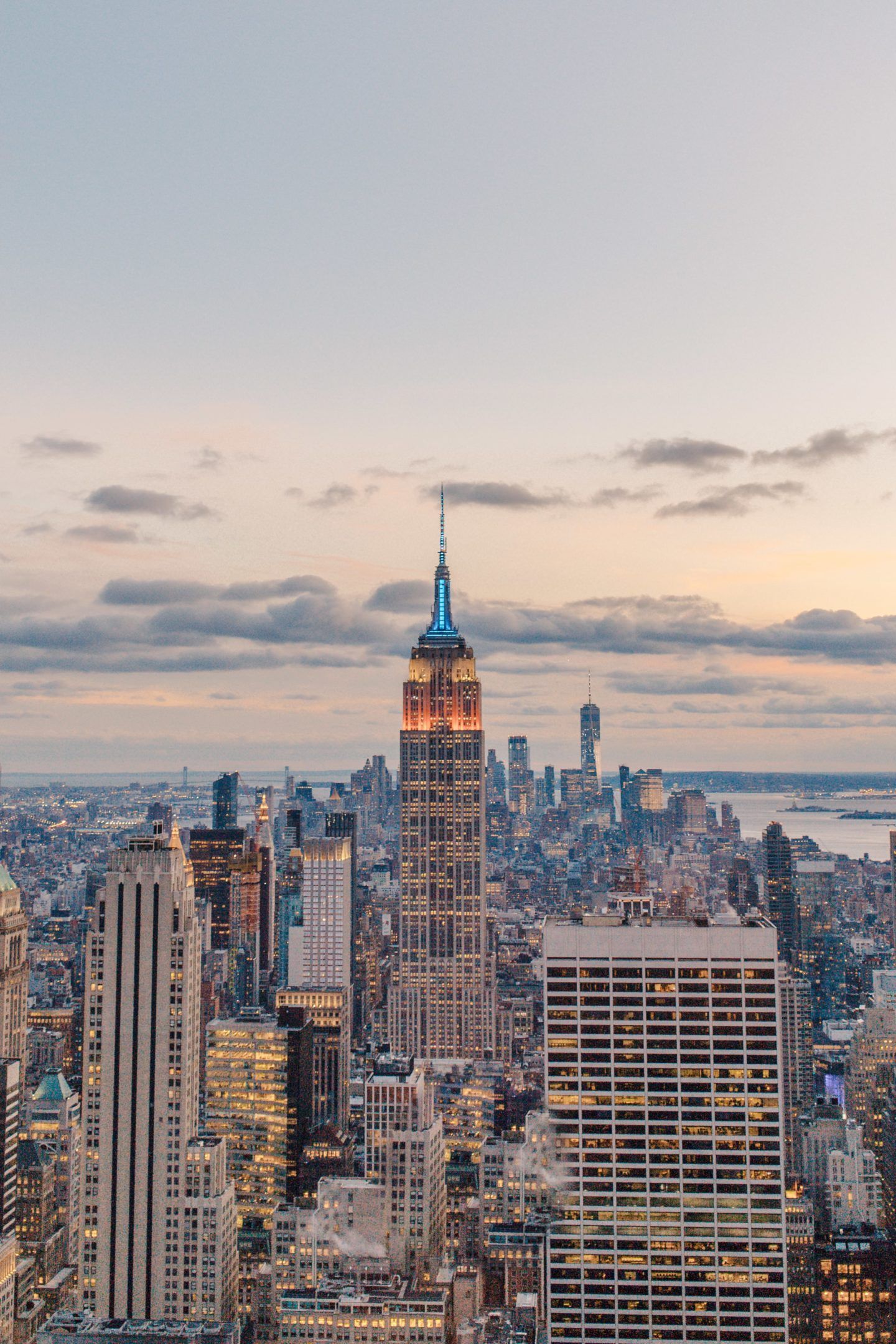 Empire State Building, Manhattan, Skyline, Dämmerung, Hochhäuser, QHD+, Handy-Hintergrund