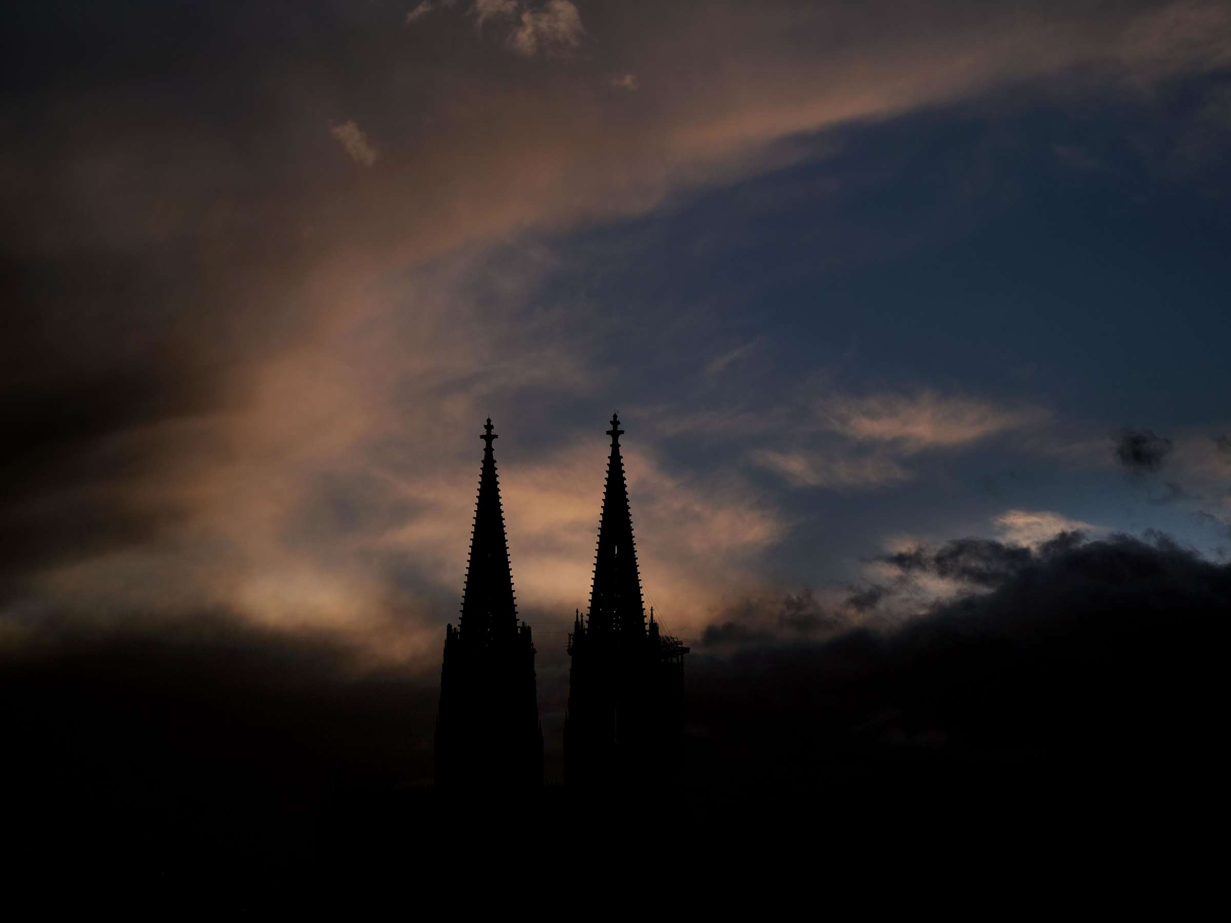 Kölner Dom, Silhouette, Nachthimmel, Wolken, Düster, Full HD, Hintergrundbild fürs Tablet