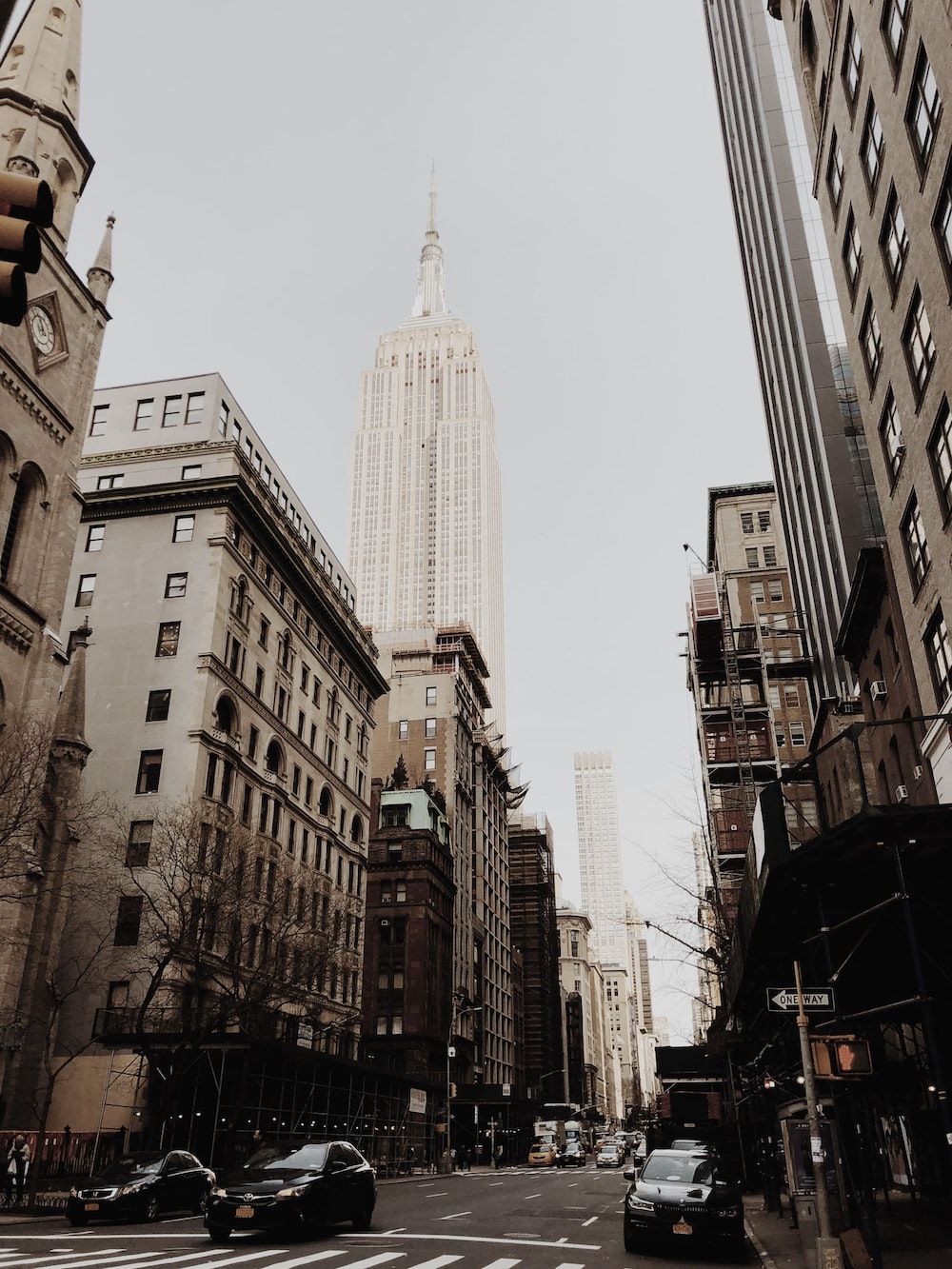 Empire State Building, Fifth Avenue, Straßenschlucht, Altbauten, Froschperspektive, New York, iPad-Hintergrundbild