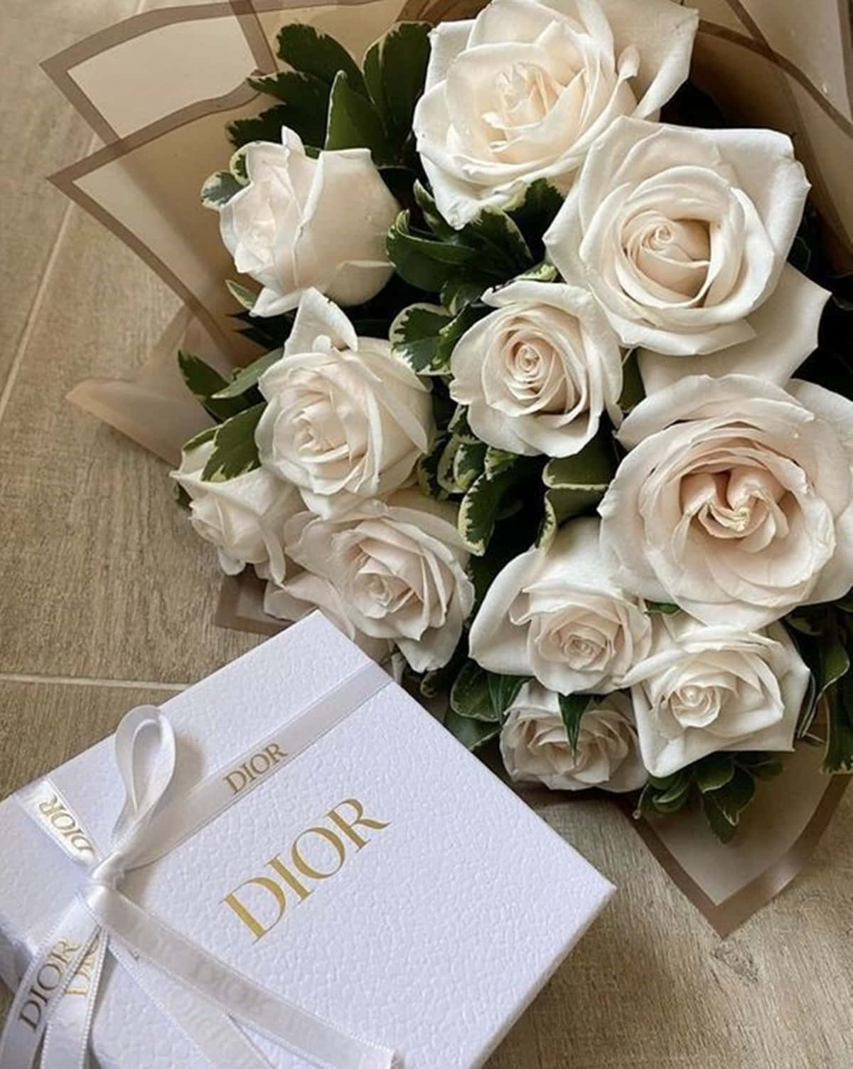 Dior, Rosenstrauß, Geschenkbox, Luxus, Draufsicht, Hintergrundbild für iPad und Tablet