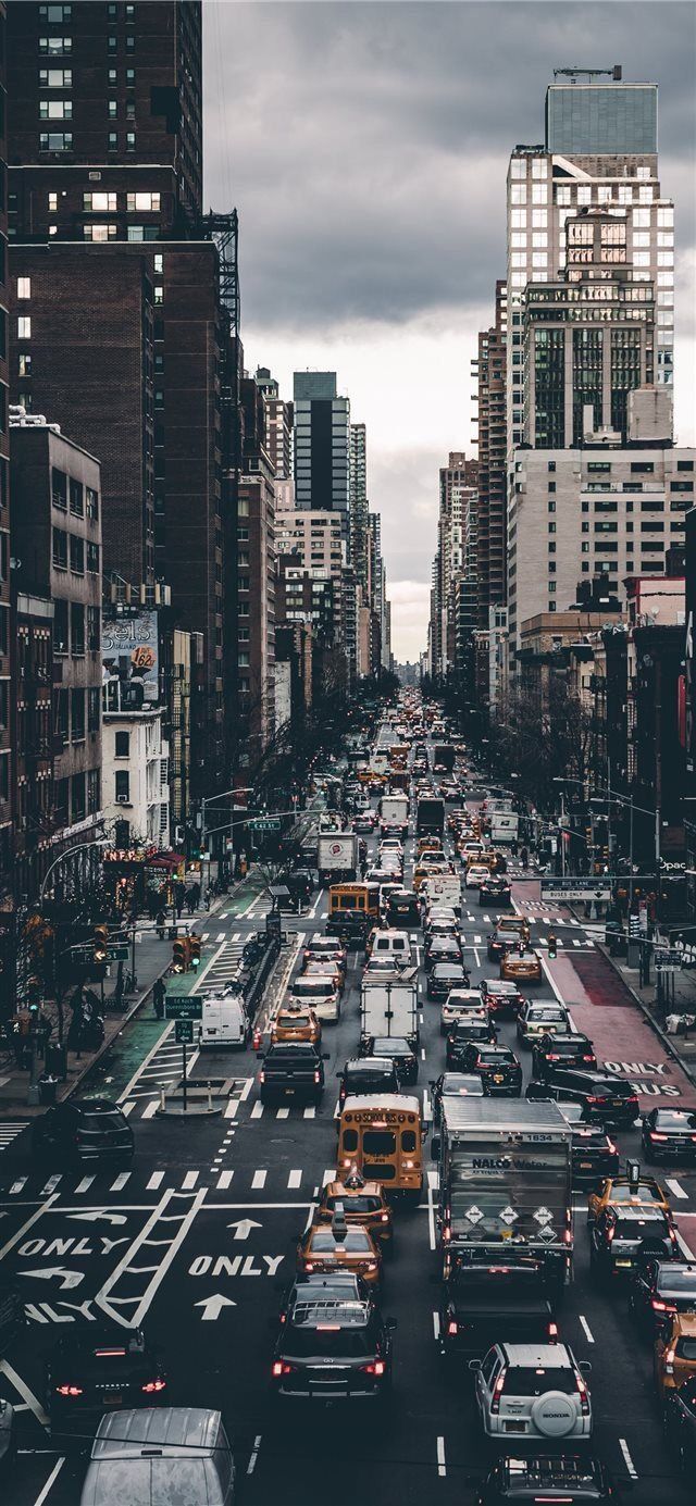 Manhattan, Straßenschlucht, Verkehr, Gelbe Taxis, Schwarz-Weiß, Android-Hintergrundbild