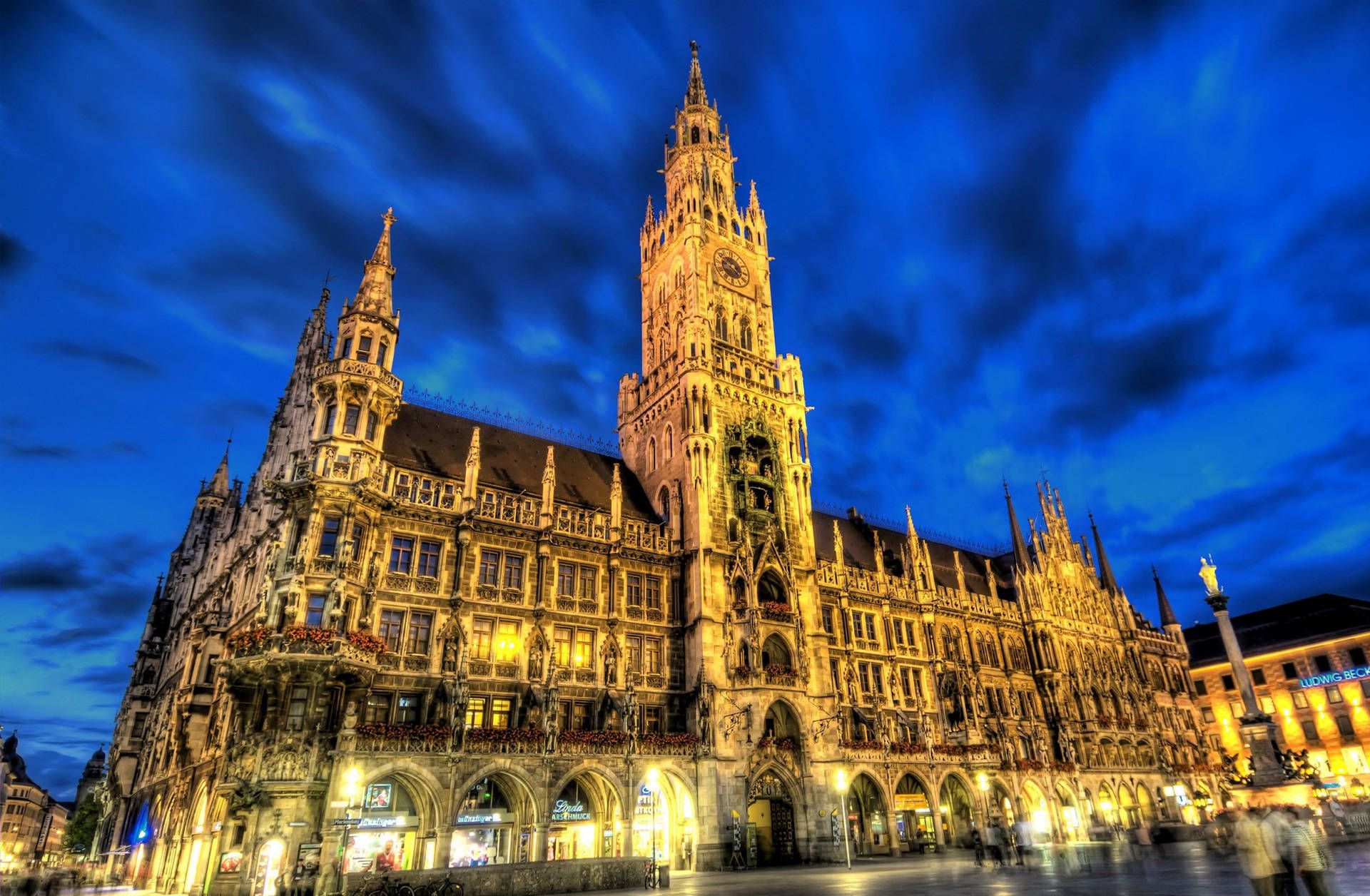 Neues Rathaus, Marienplatz, München, Nacht, Beleuchtung, Blauer Himmel, Full-HD-Hintergrundbild für PC