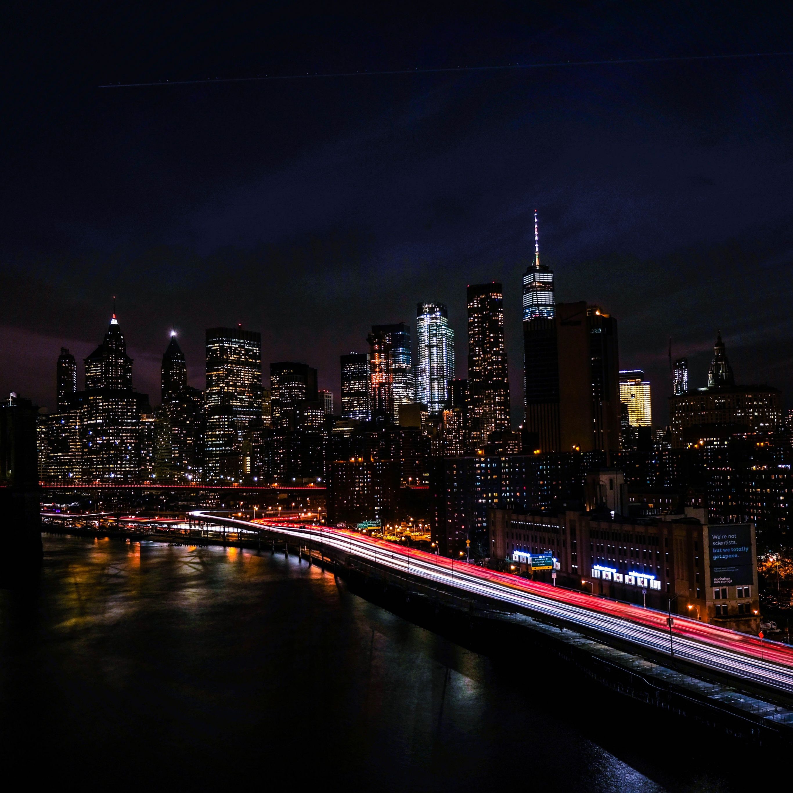 One World Trade Center, Lower Manhattan, Lichtspuren, Nacht, 2K, iPad-Hintergrundbild