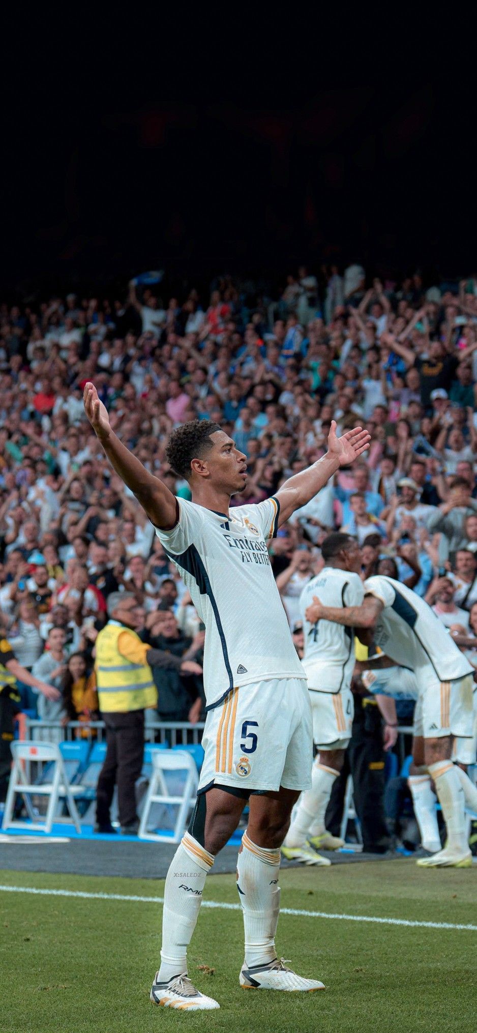 Jude Bellingham, Real Madrid, Torjubel, Ausgebreitete Arme, Flutlicht, HD, Handy-Hintergrund