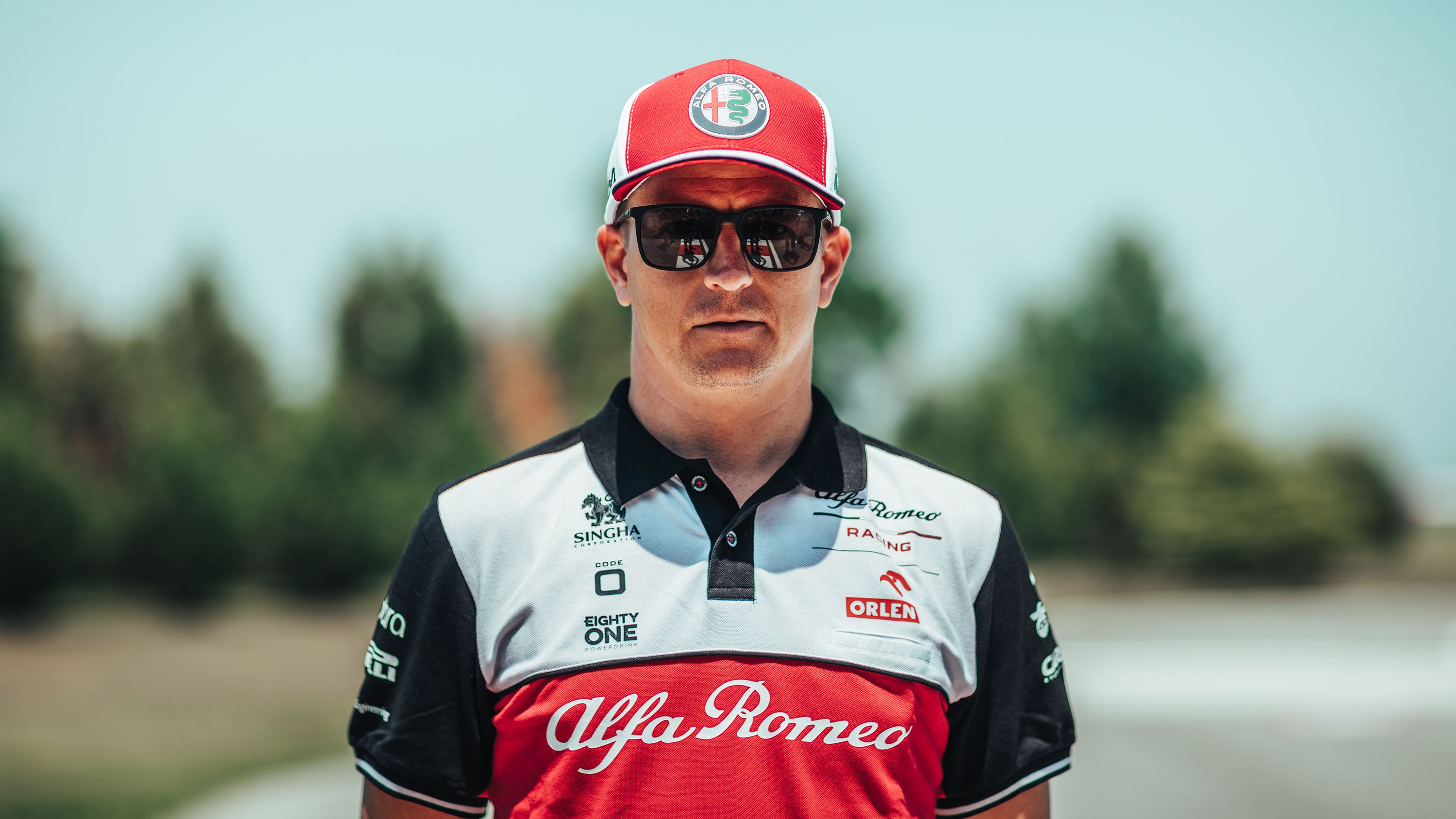 Kimi Räikkönen, Alfa Romeo Racing, Sonnenbrille, Kappe, Porträt, 2K, Windows-Hintergrundbild