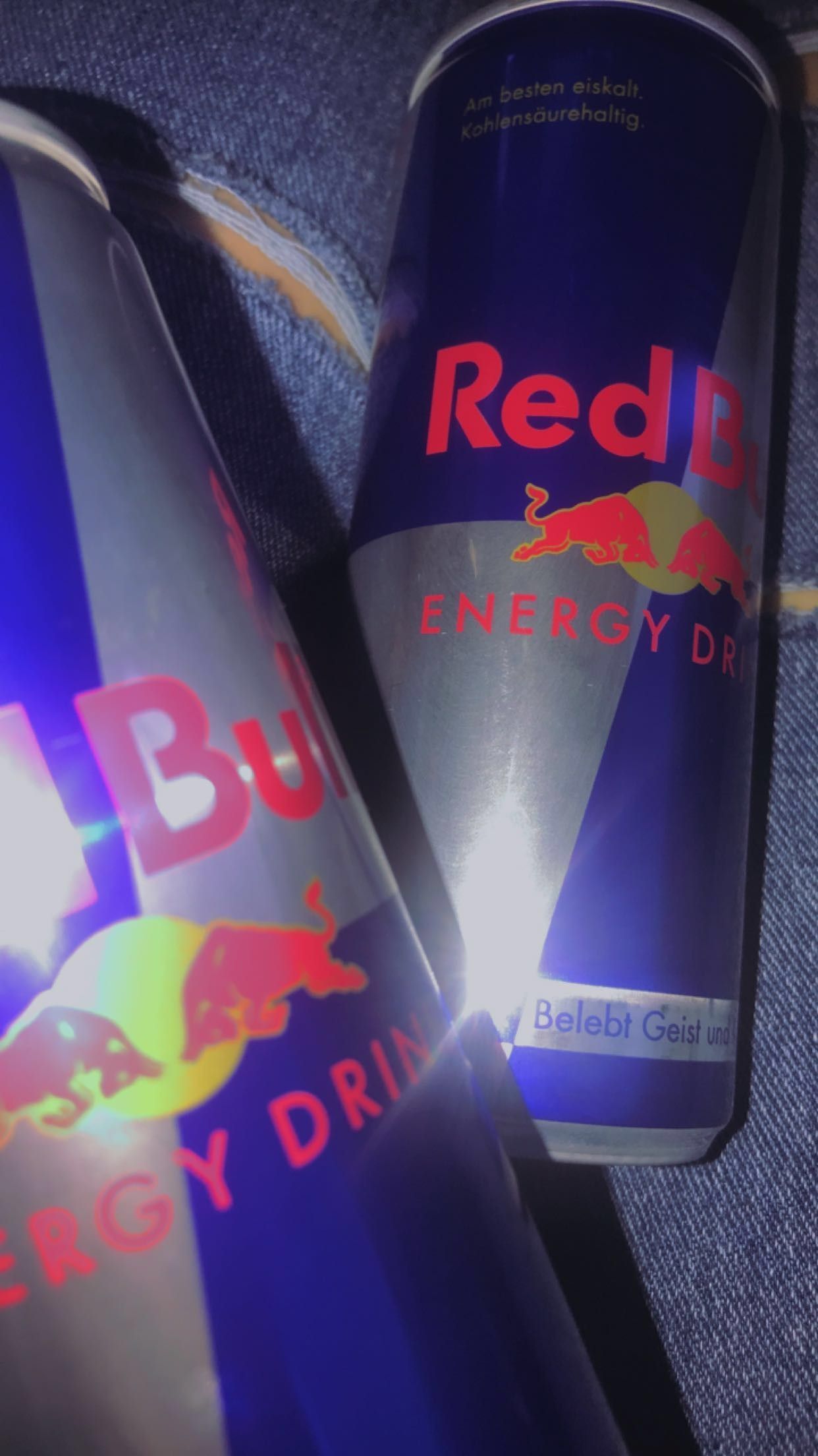 Red Bull, Energy Drink, Dosen, Nahaufnahme, Blau-Silber, 1242x2208, Handy-Hintergrund