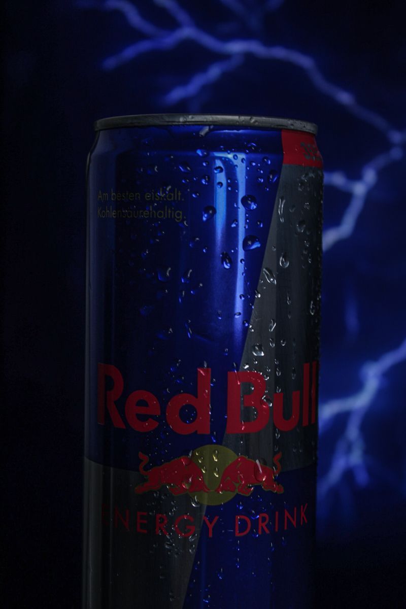 Red Bull, Energy Drink, Blitze, Dunkelblau, Nahaufnahme, HD, Handy-Hintergrund