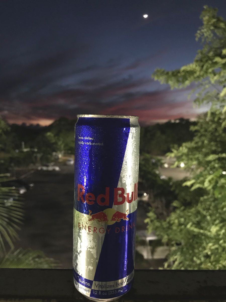 Red Bull, Dose, Abendhimmel, Bäume, Mond, HD, Hintergrundbild fürs Tablet