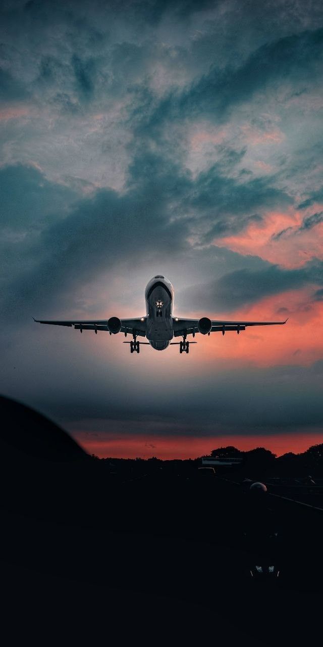 Passagierflugzeug, Froschperspektive, Dramatische Wolken, Abendrot, Hintergrundbild fürs Handy