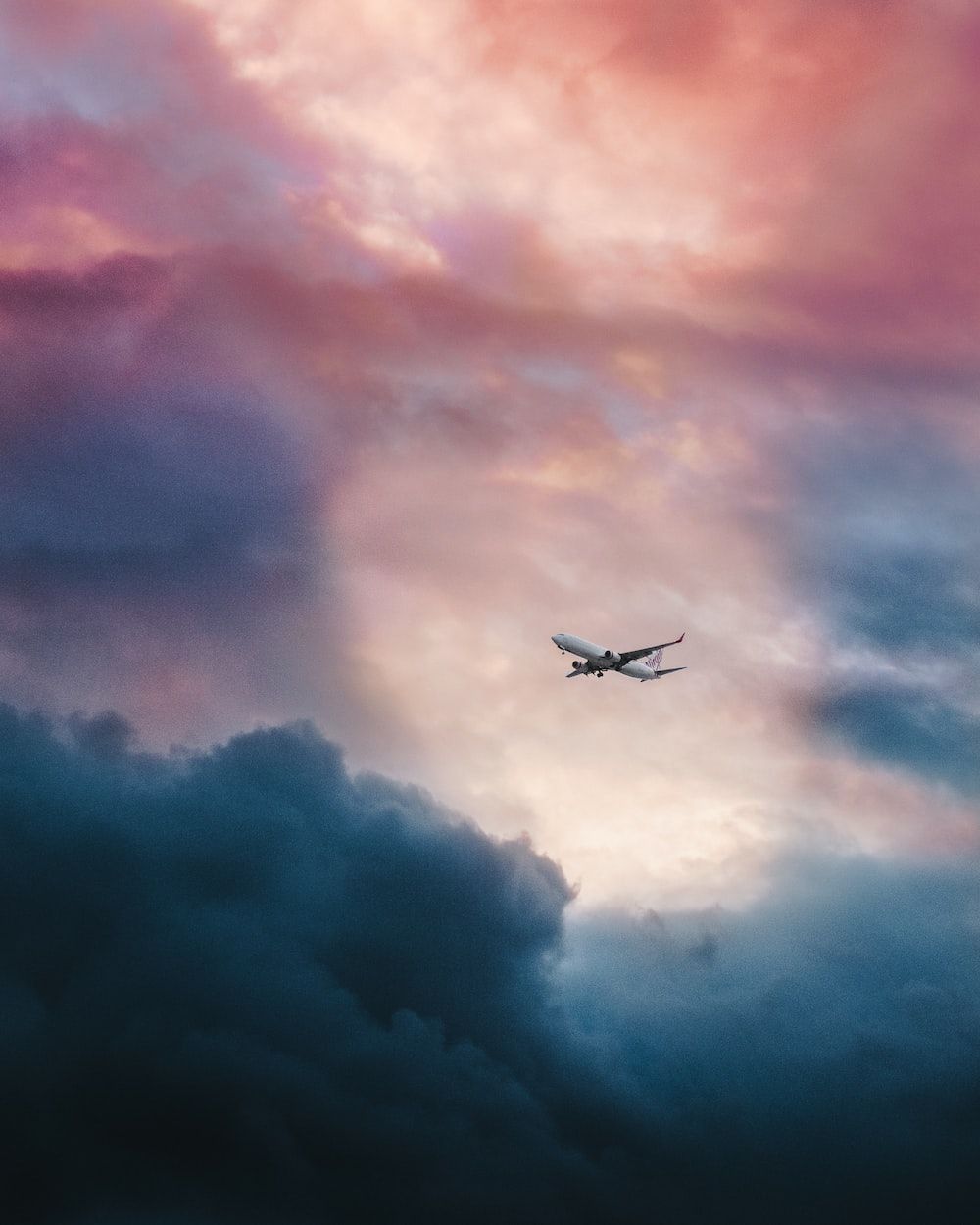 Flugzeug, Gewitterwolken, Dramatischer Himmel, Rosa Licht, HD, iPad-Hintergrundbild