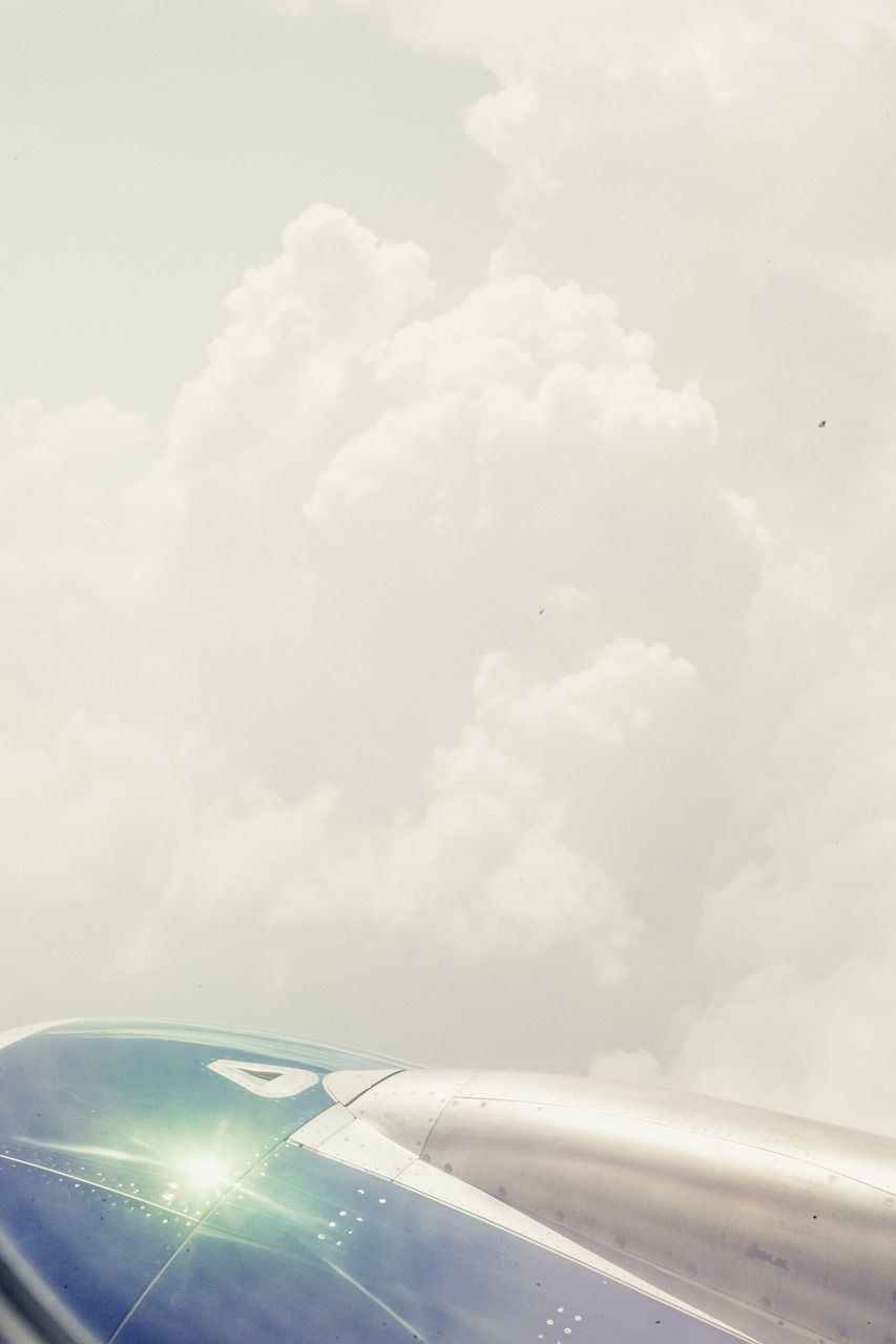 Flugzeugnase, Wolken, Heller Himmel, Pastell, Hochformat, HD, Handy-Hintergrundbild