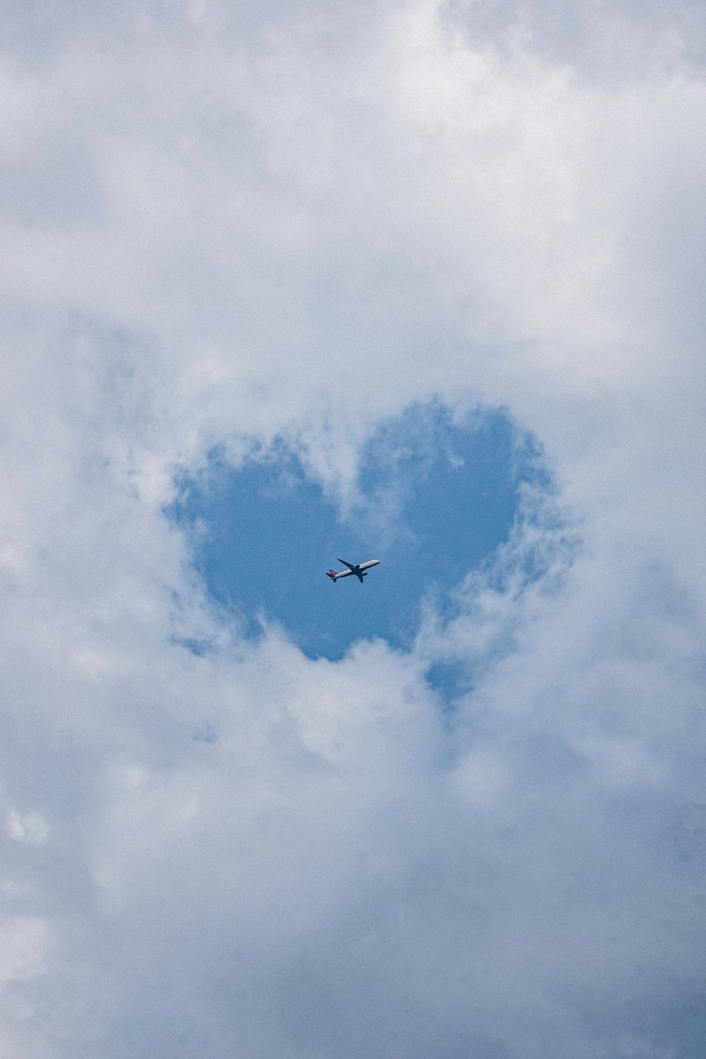 Herzförmige Wolke, Flugzeug, Blauer Himmel, Liebe, Wolken, HD, Handy-Hintergrundbild