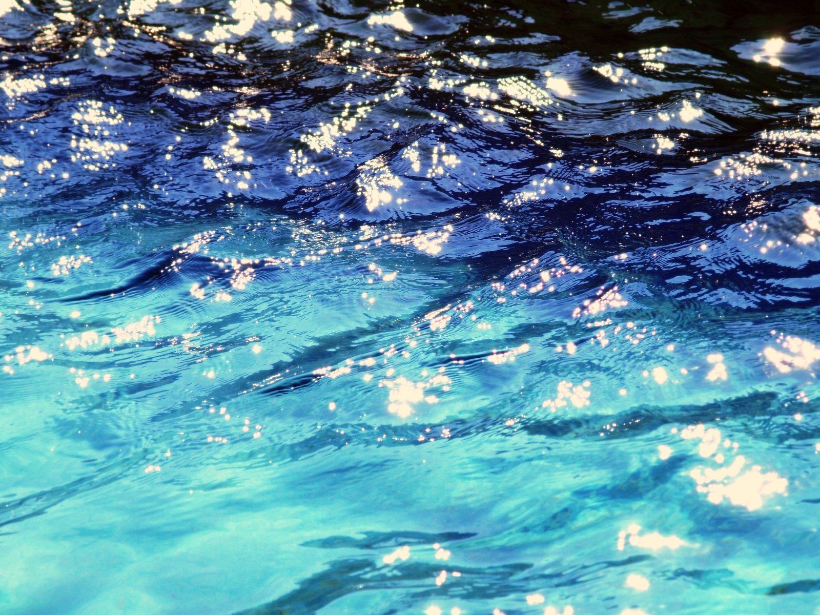 Wasseroberfläche, Sonnenglitzern, Blau, Türkis, Wellen, Hintergrundbild für iPad und Tablet