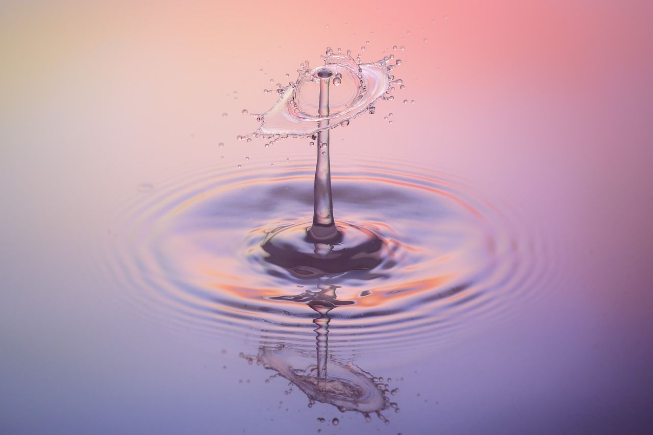 Tropfenkollision, Wellenringe, Rosa, Pastellfarben, Makro, HD, PC-Hintergrundbild