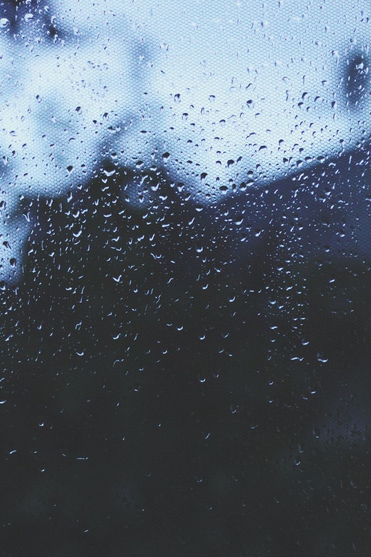 Regentropfen, Fensterscheibe, Dunkelblau, Regenwetter, Unschärfe, HD, iPhone-Hintergrundbild