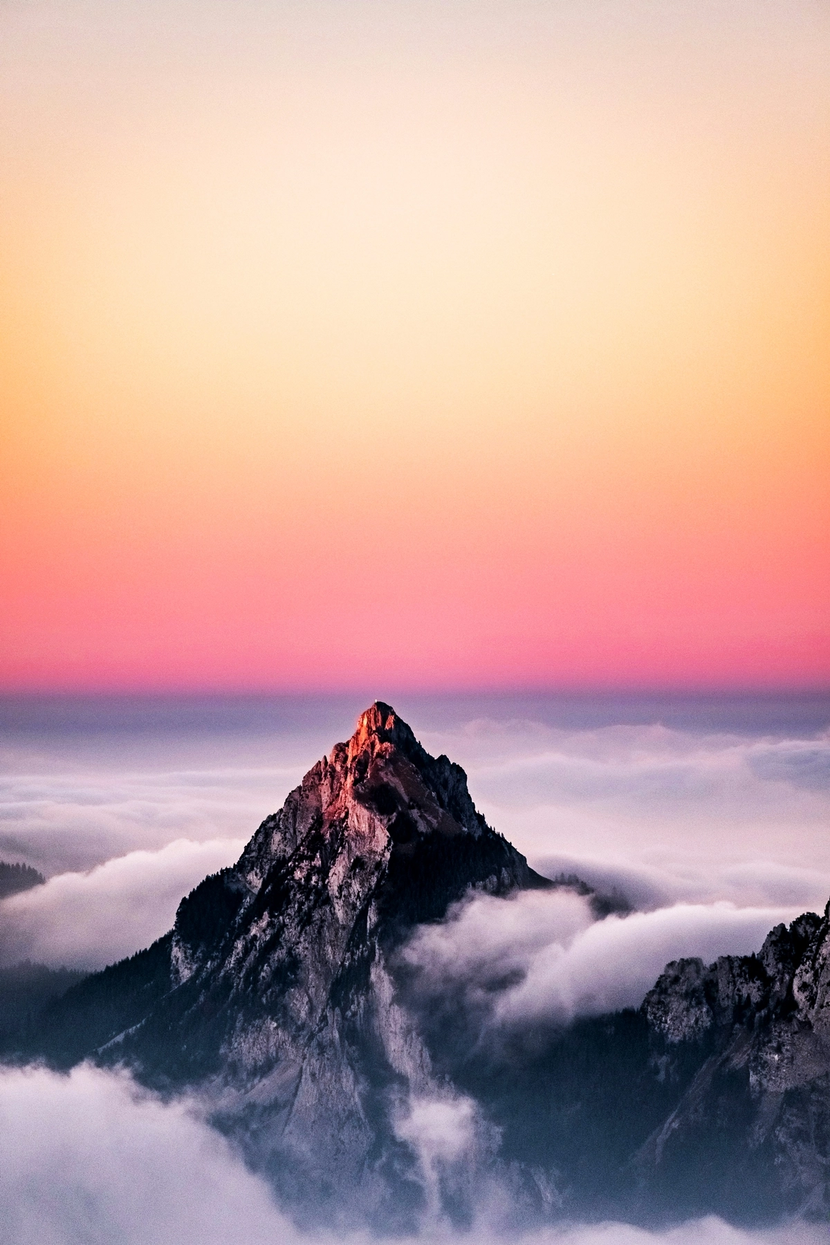 Berggipfel, Wolkenmeer, Sonnenaufgang, Farbverlauf, Pastell, Full HD, Handy-Hintergrundbild