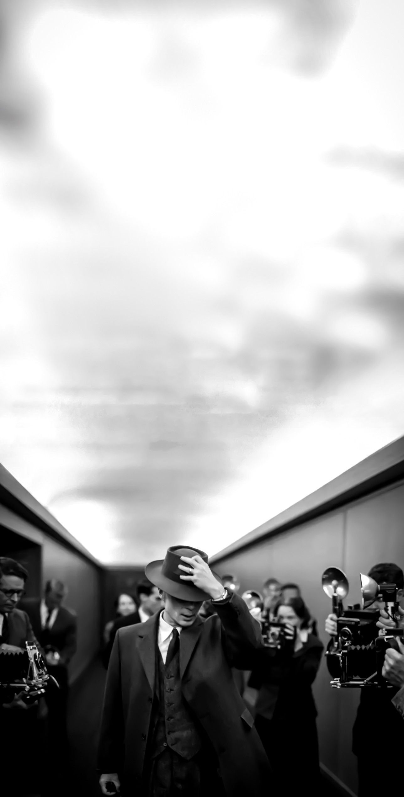 Oppenheimer, J. Robert Oppenheimer, Cillian Murphy, Menschenmenge, Schwarz-Weiß, Handy-Hintergrundbild