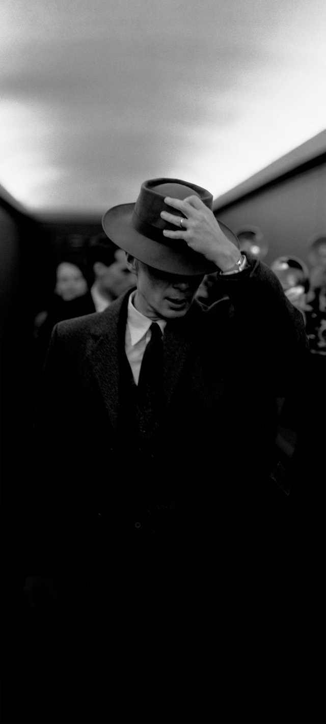 Oppenheimer, Cillian Murphy, Schwarz-Weiß, Menschenmenge, Hut, Android-Hintergrundbild