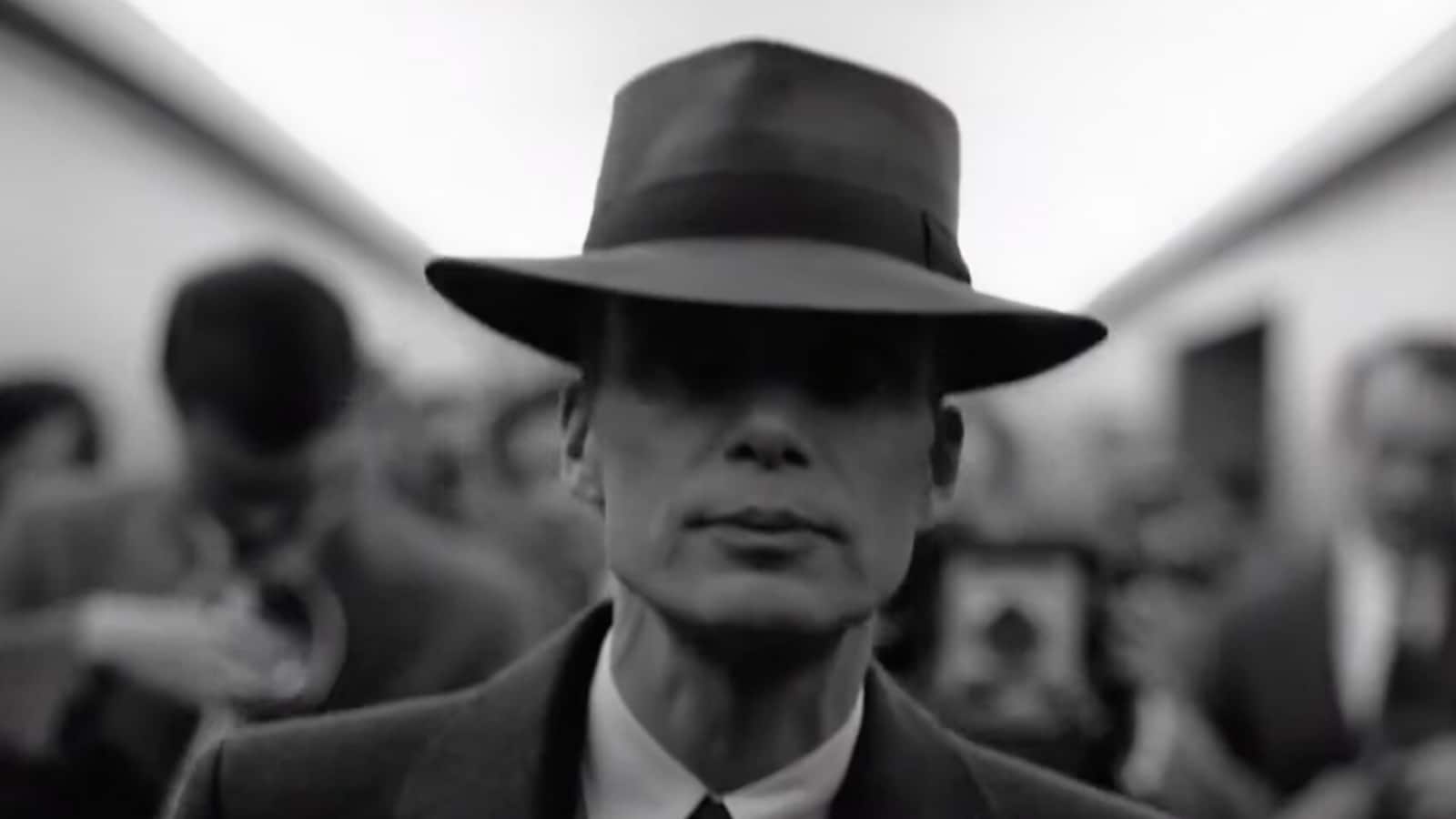 Oppenheimer, Cillian Murphy, Schwarz-Weiß, Menschenmenge, Hut, HD-Hintergrundbild für PC