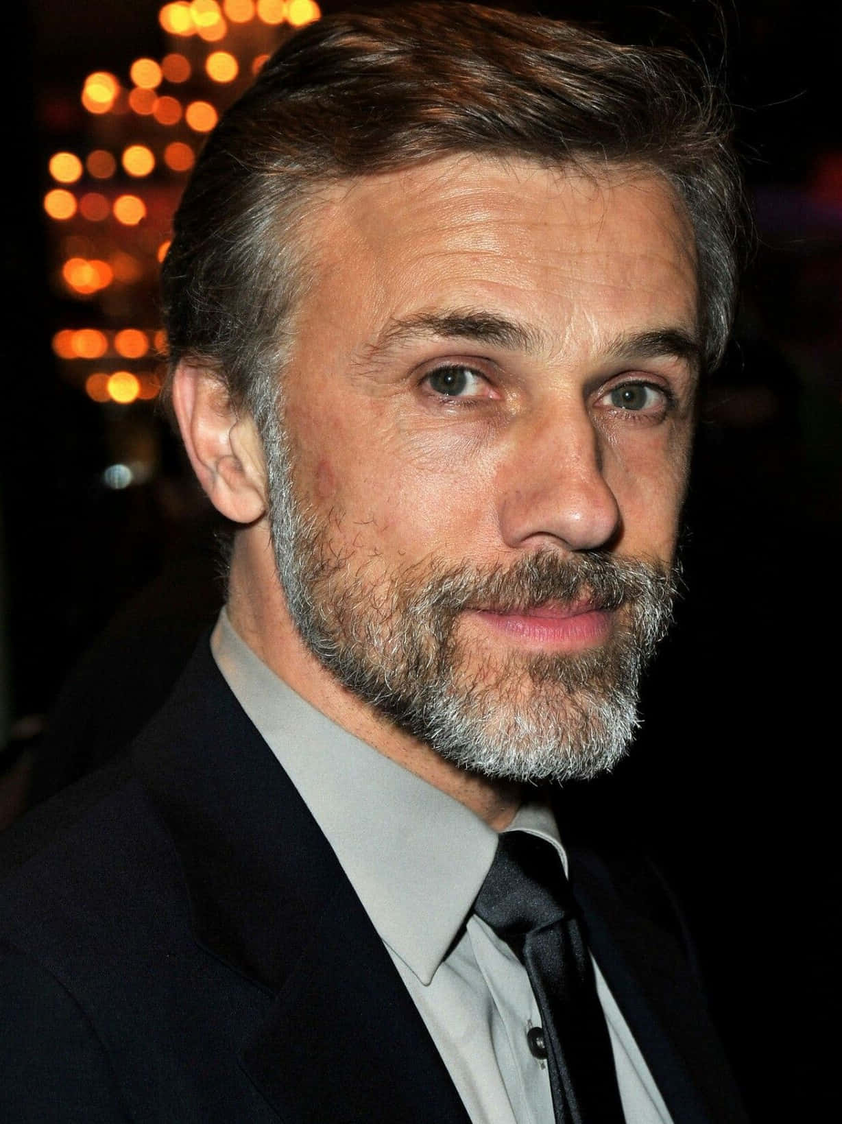 Christoph Waltz, Porträt, Bart, Anzug, Bokeh, Full HD, iPad-Hintergrundbild