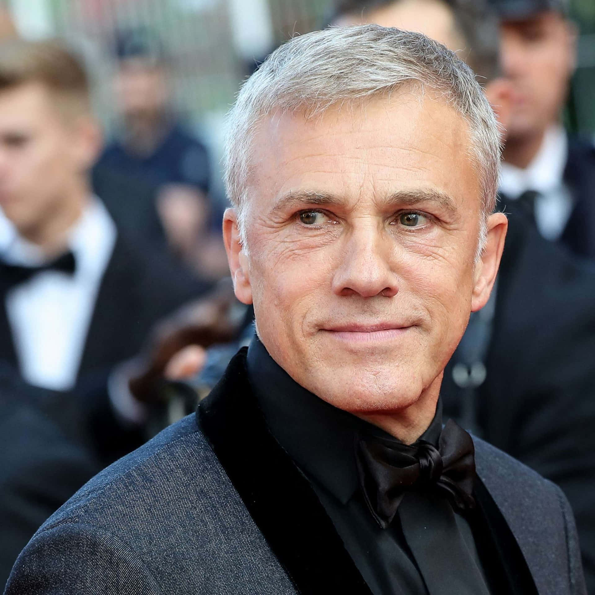 Christoph Waltz, Smoking, Lächeln, Veranstaltung, Grauhaarig, Hintergrundbild fürs iPad