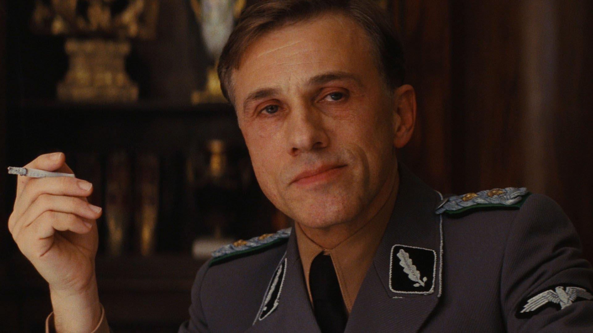 Hans Landa, Christoph Waltz, Inglourious Basterds, SS-Uniform, Füllfederhalter, Lächeln, 1080p-Hintergrundbild