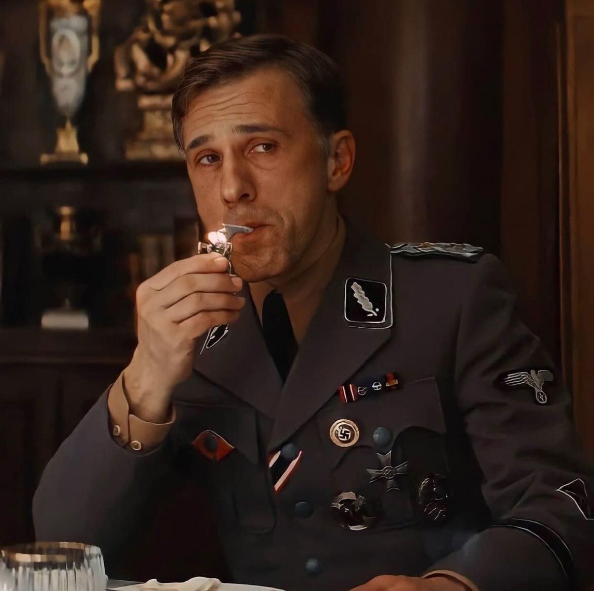 Hans Landa, Christoph Waltz, Inglourious Basterds, SS-Uniform, Pfeife, Hintergrundbild fürs Tablet