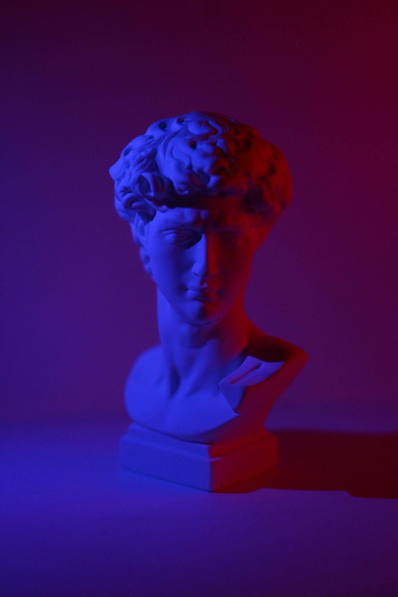 David (Michelangelo), Büste, Blau, Rotes Licht, Neon, Full HD, Handy-Hintergrund im Hochformat