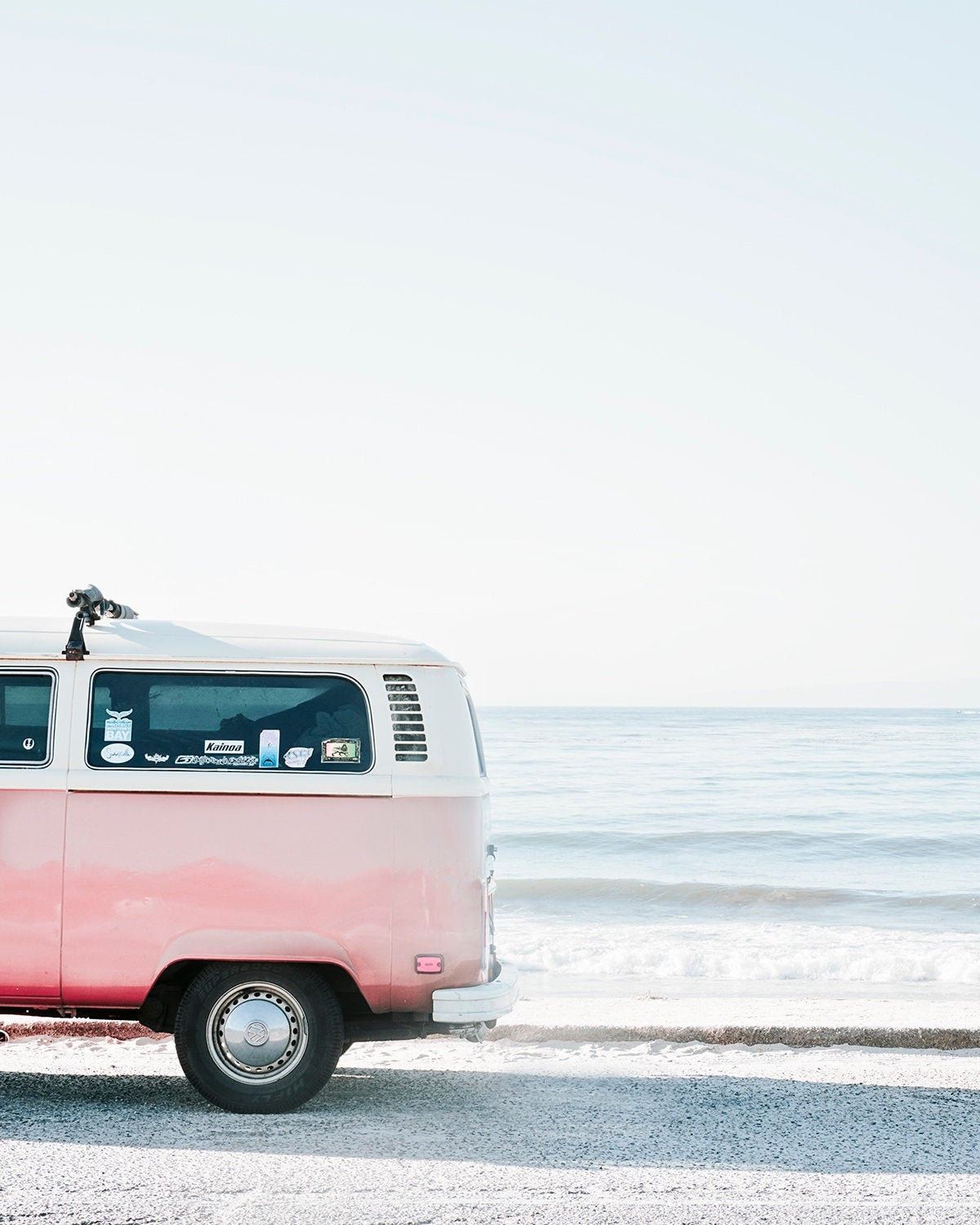 VW T2, VW Bulli, Rosa-Weiß, Meer, Minimalismus, Full HD, Hintergrundbild fürs Tablet