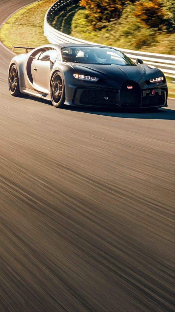 Bugatti Chiron, Fahrt, Kurve, Bewegungsunschärfe, Bäume, Hintergrundbild fürs Handy
