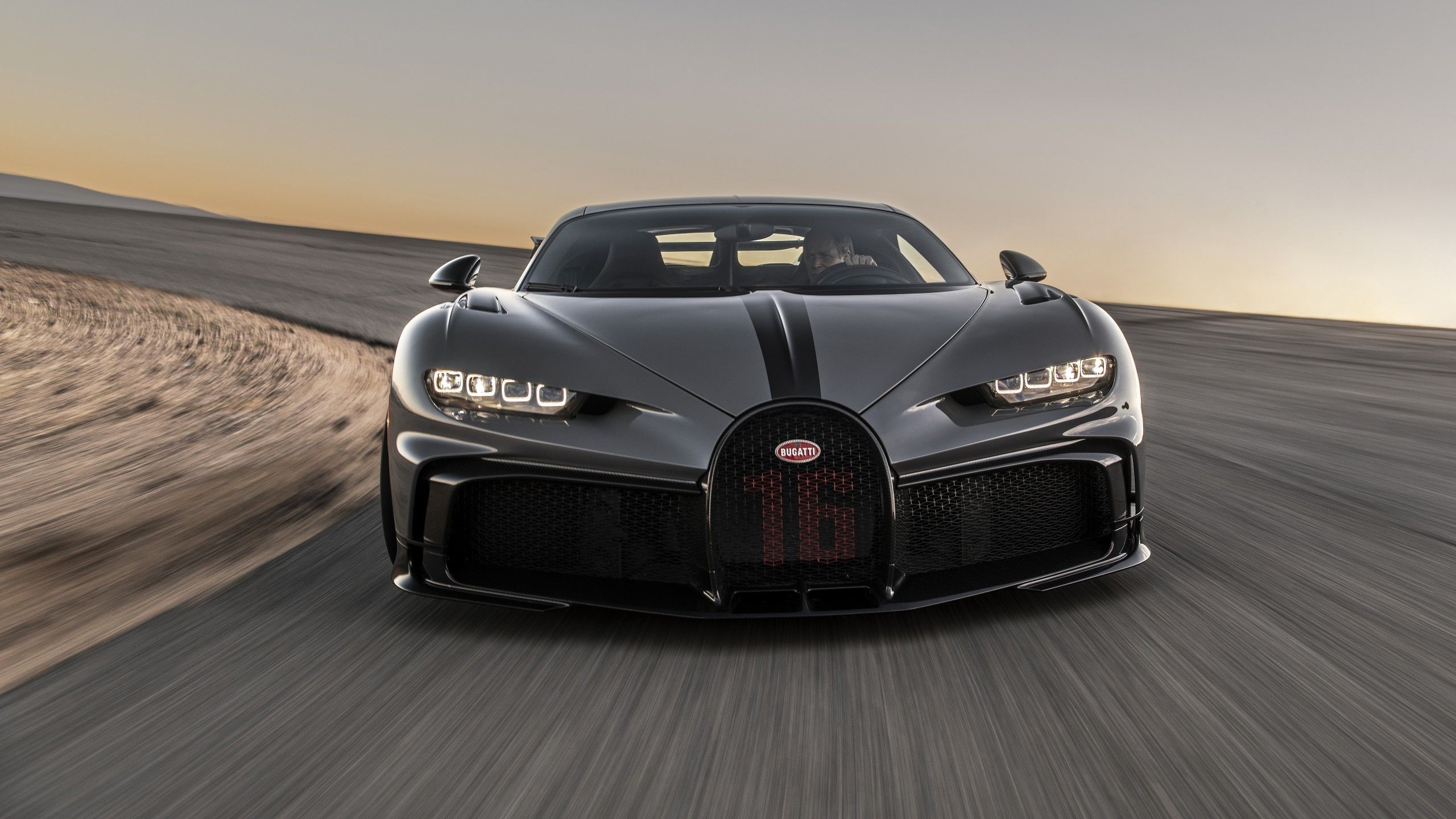 Bugatti Chiron, Fahrt, Bewegungsunschärfe, Graues Auto, Abendlicht, 2K, Laptop-Hintergrundbild