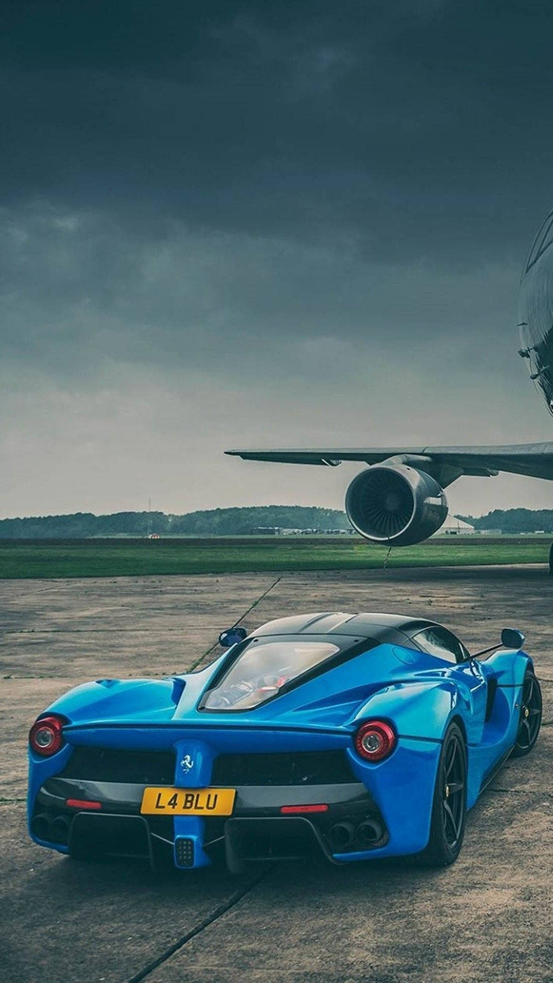Ferrari LaFerrari, Blau, Flugplatz, Flugzeug, Bewölkt, Full HD, Sperrbildschirm fürs iPhone