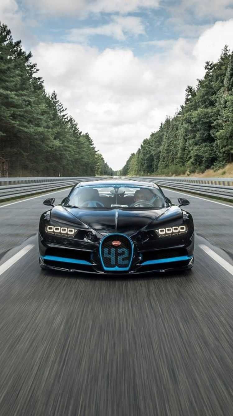 Bugatti Chiron, Landstraße, Wald, Frontansicht, Fahrt, Hintergrundbild für iPhone und Android