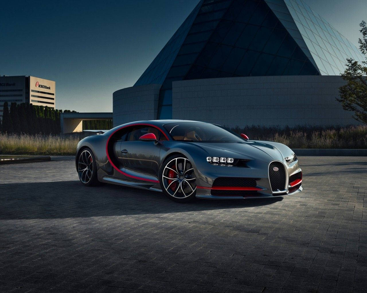 Bugatti Chiron Sport, Moderne Architektur, Dämmerung, Graues Auto, Rote Akzente, HD-Hintergrund