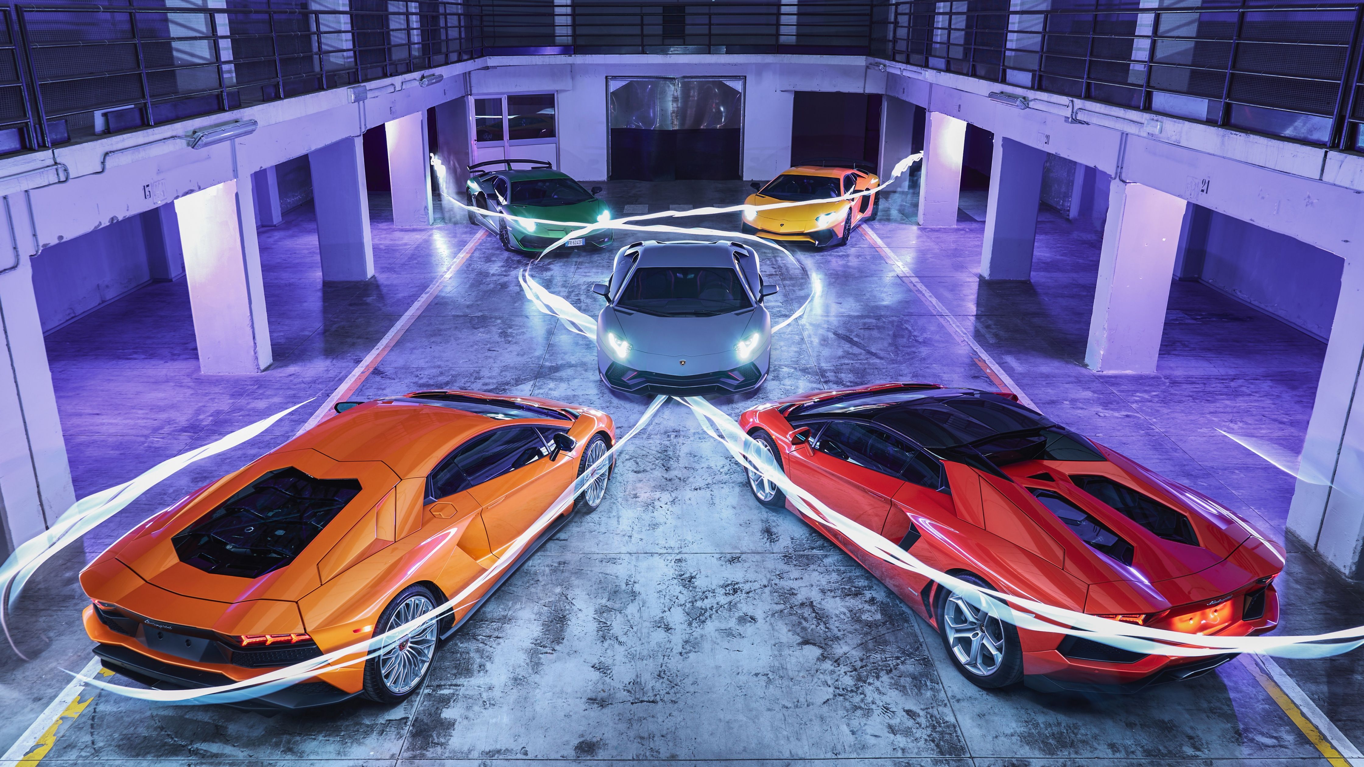 Lamborghini Aventador, Parkhaus, Lichtspuren, Orange und Rot, Mehrere Autos, Ultra-HD-Hintergrundbild