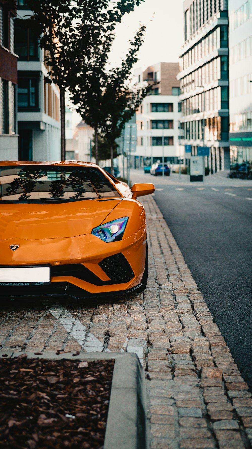 Lamborghini Aventador, Orange, Stadtstraße, Bäume, Supersportwagen, HD, Handy-Hintergrundbild