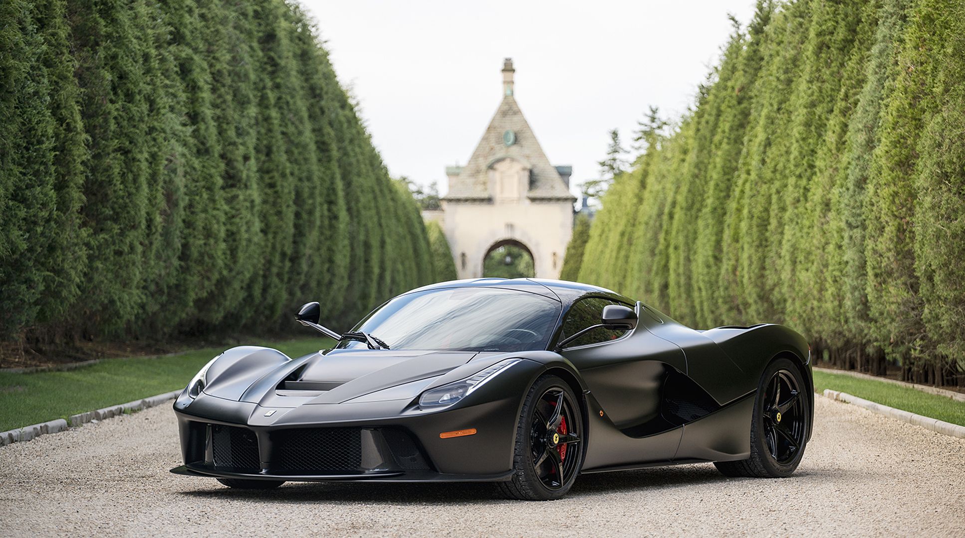 Ferrari LaFerrari, Schwarz, Hecken, Anwesen, Einfahrt, 16:9, Full-HD-Hintergrundbild für den Desktop