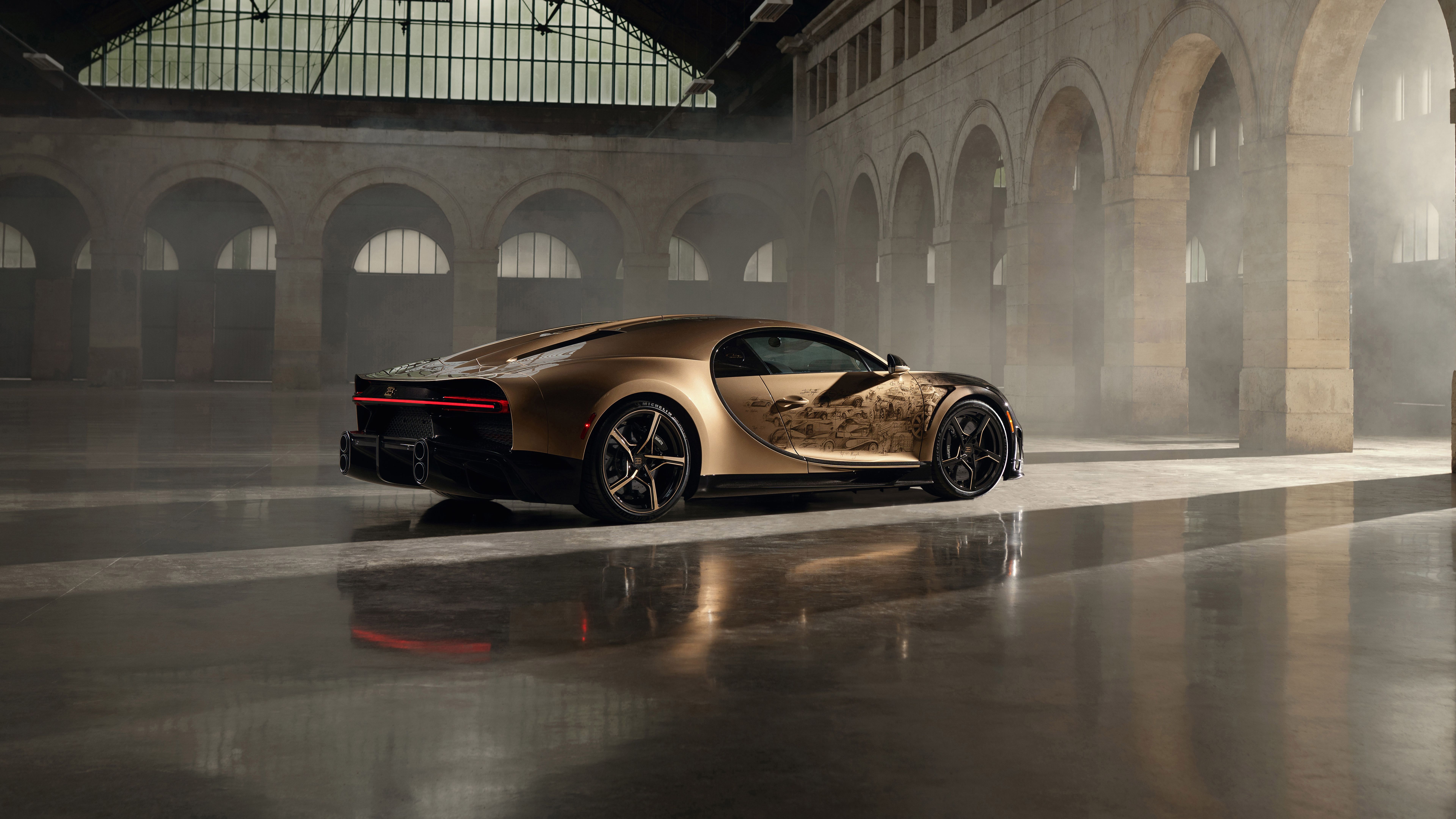 Bugatti Chiron, Goldenes Auto, Halle, Bögen, Spiegelung, 8K, Windows-Hintergrundbild