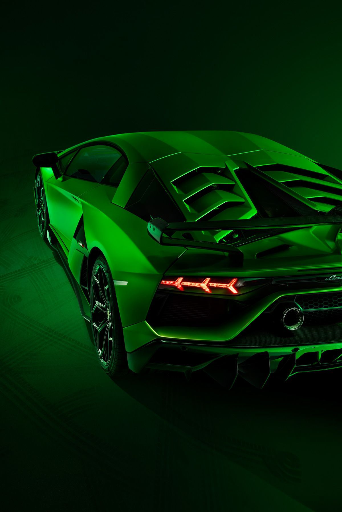 Lamborghini Aventador SVJ, Grün, Heckansicht, Grünes Licht, Dunkel, Full HD, iPad-Hintergrundbild