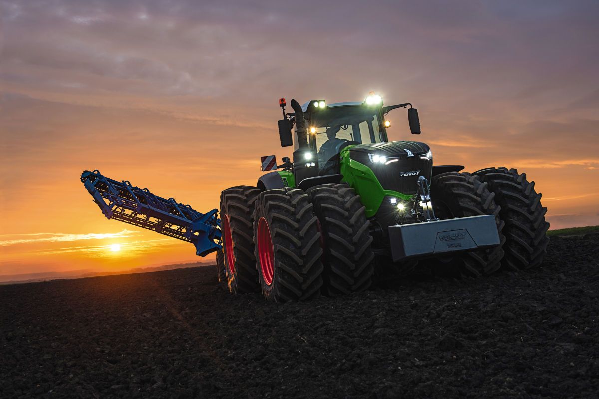 Fendt, Traktor, Pflug, Sonnenuntergang, Zwillingsreifen, Hintergrundbild