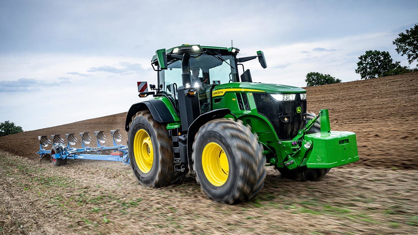 John Deere, Traktor, Pflug, Acker, Bewölkt, 16:9, HD-Hintergrundbild für den Desktop