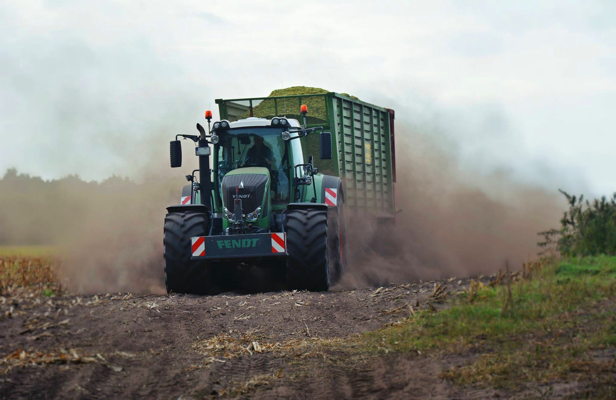 Fendt, Traktor, Ladewagen, Staub, Feldweg, Full HD, Desktop-Hintergrund für Windows