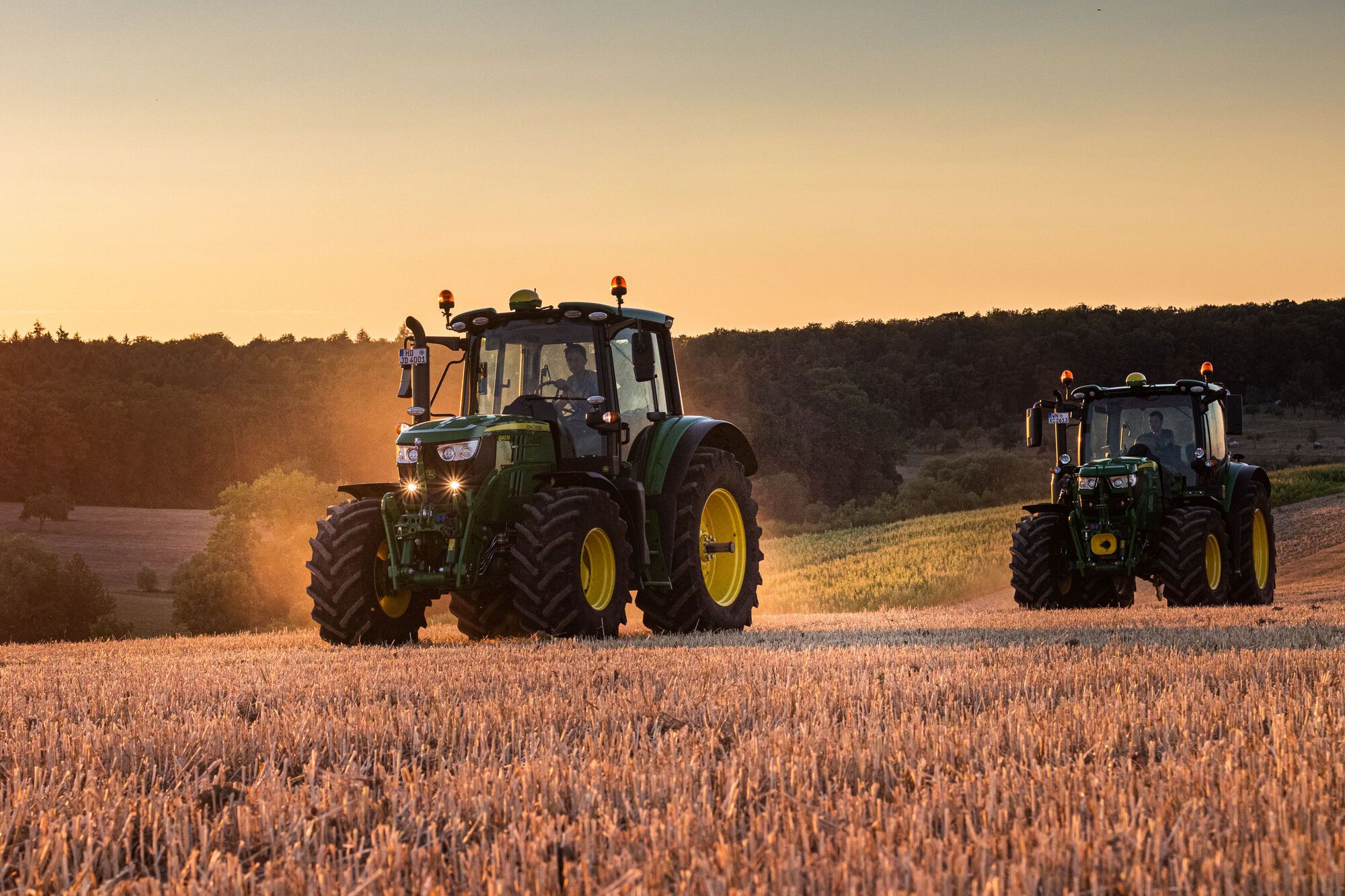 John Deere, Traktoren, Stoppelfeld, Sonnenuntergang, Goldene Stunde, Full HD, Laptop-Hintergrundbild