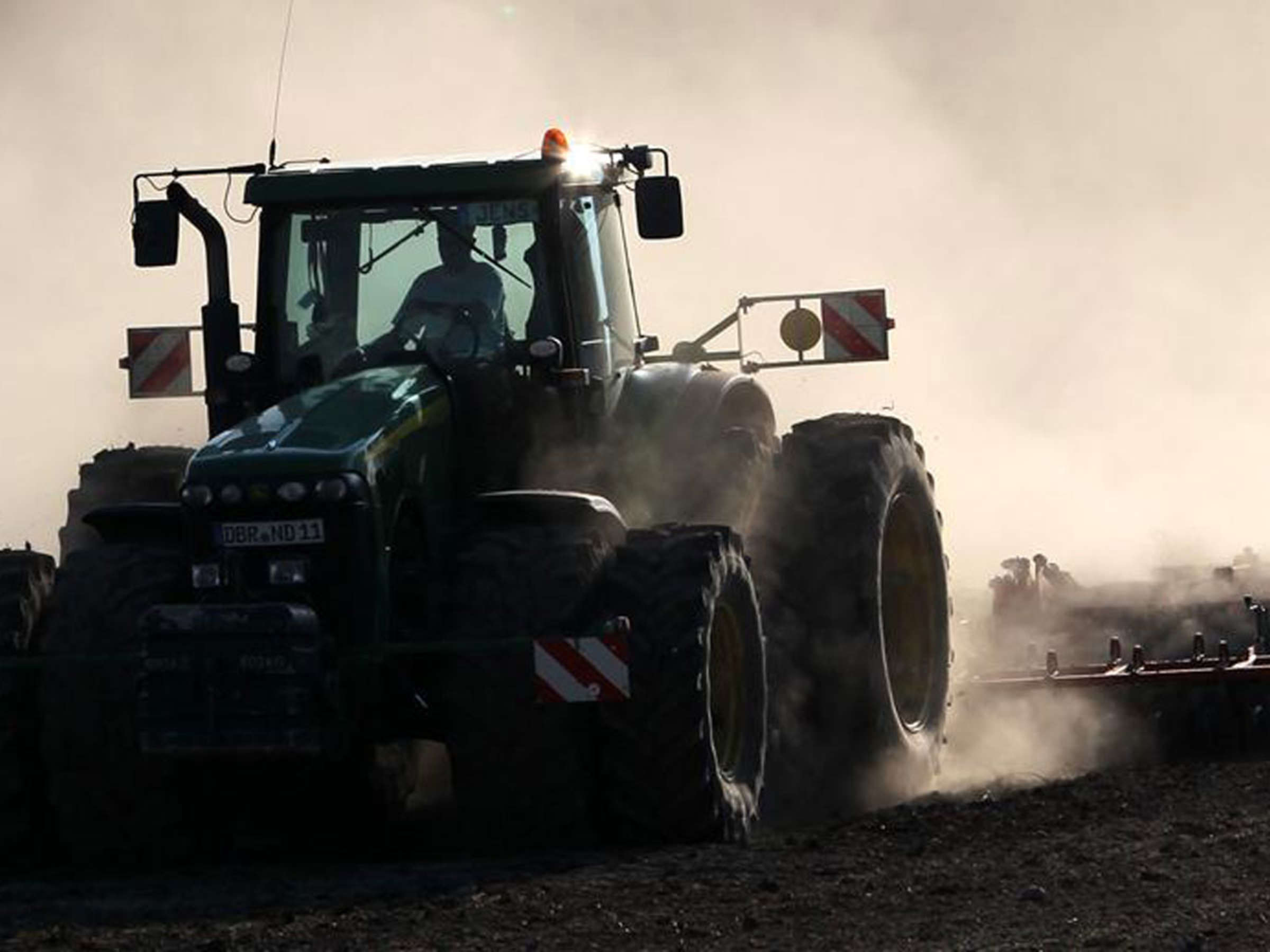 Traktor, Staub, Gegenlicht, Bodenbearbeitung, Full HD, Hintergrundbild fürs Tablet