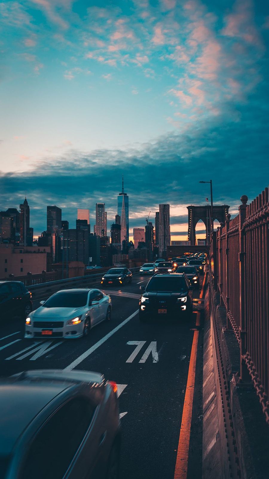 Brücke, Verkehr, Skyline, Großstadt, Wolkenhimmel, Hintergrundbild fürs Galaxy S24