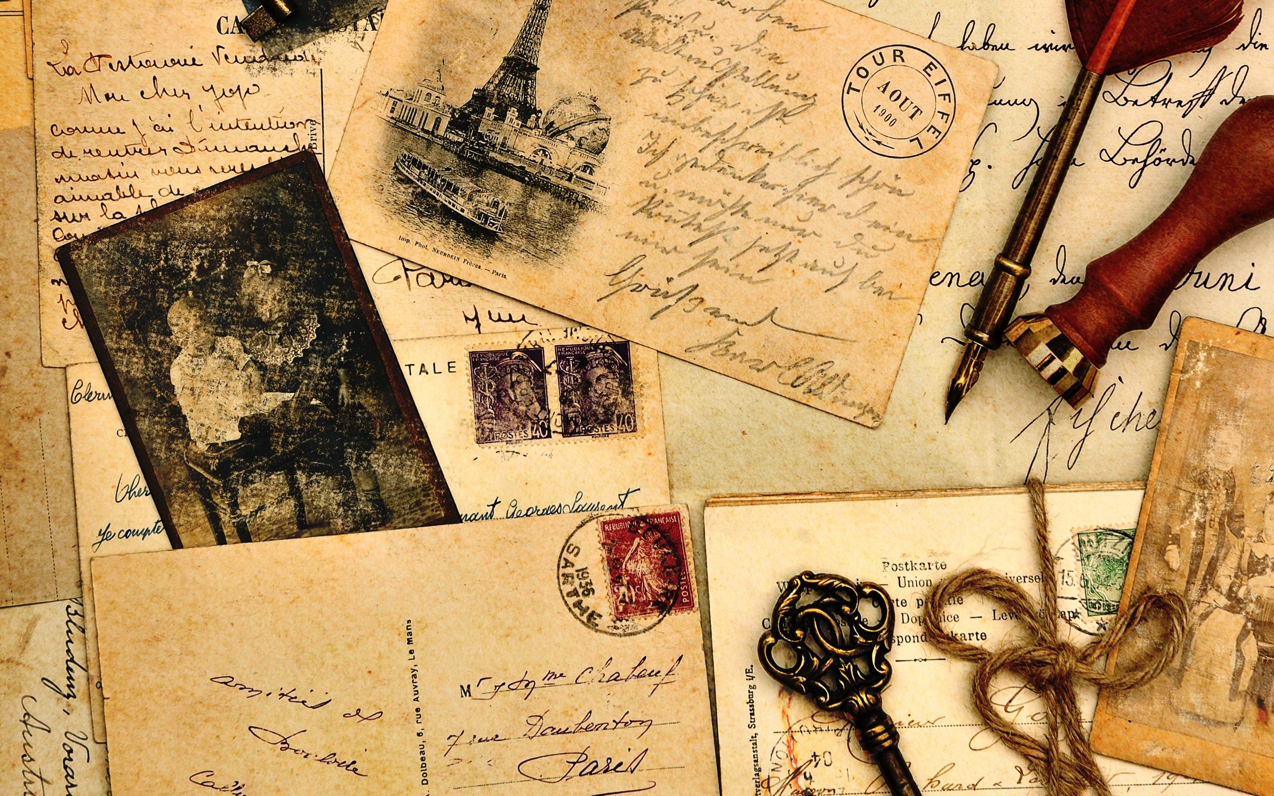 Postkarten, Briefmarken, Schreibfeder, Alter Schlüssel, Handschrift, Nostalgie, 2K-Hintergrund