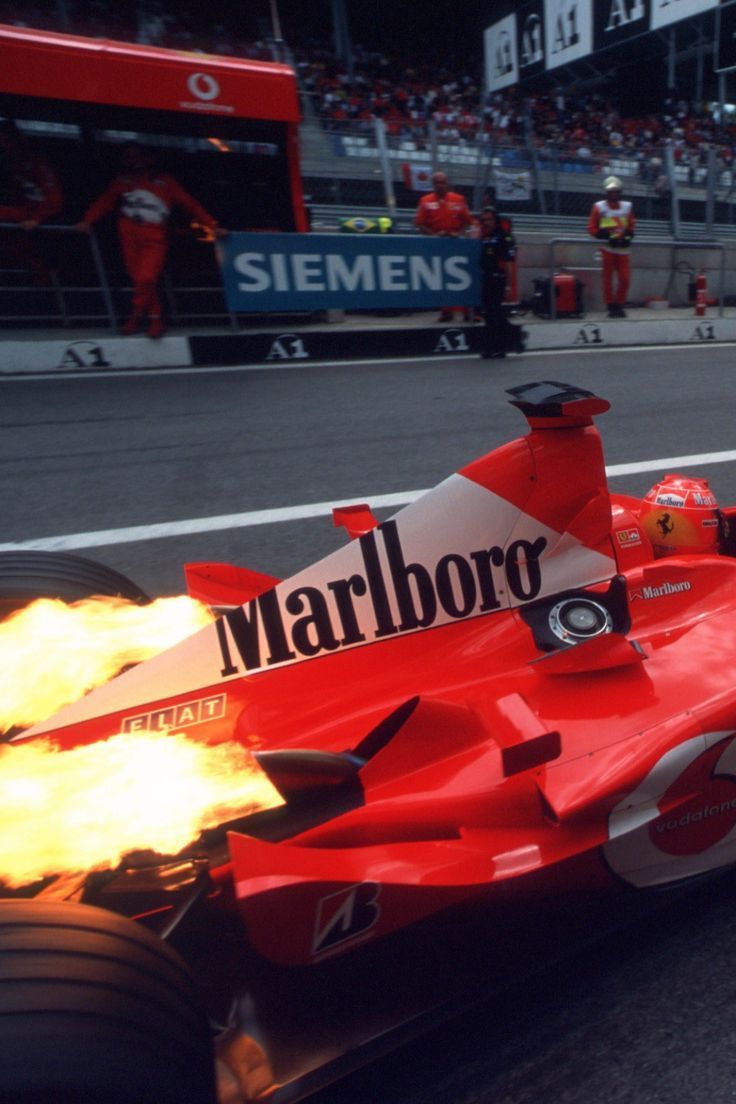 Michael Schumacher, Ferrari, Formel-1-Wagen, Auspuffflammen, Boxengasse, Sperrbildschirm fürs iPhone