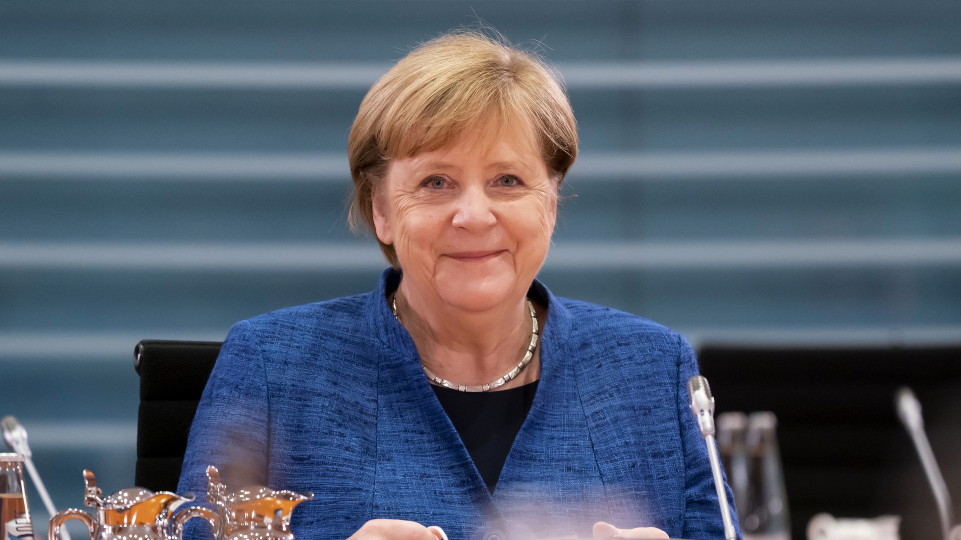 Angela Merkel, Kabinettssitzung, Blauer Blazer, Lächeln, 1920x1080, Desktop-Hintergrund