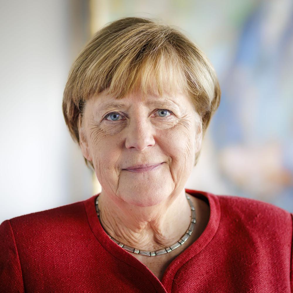 Angela Merkel, Rote Jacke, Halskette, Porträt, Lächeln, Hintergrundbild für iPad und Tablet